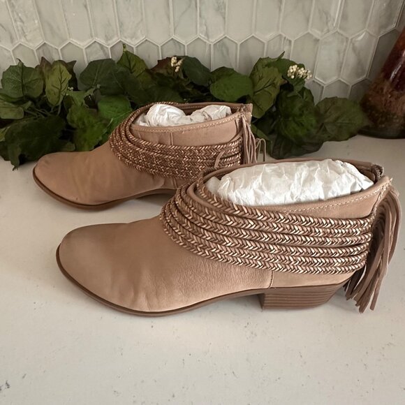 BCBG Generation Womens Beige Faux Leather Ankle Booties Woven Braid & Fringe Det - Picture 5 of 11